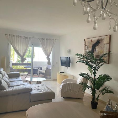 Apartment Costalita, Direct Beach Access, Ground Floor, Salt Water Pool Estepona Dış mekan fotoğraf